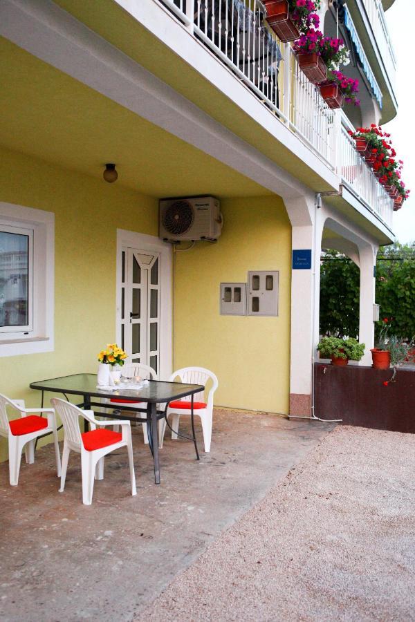 Apartmani Andrej Vodice Bagian luar foto
