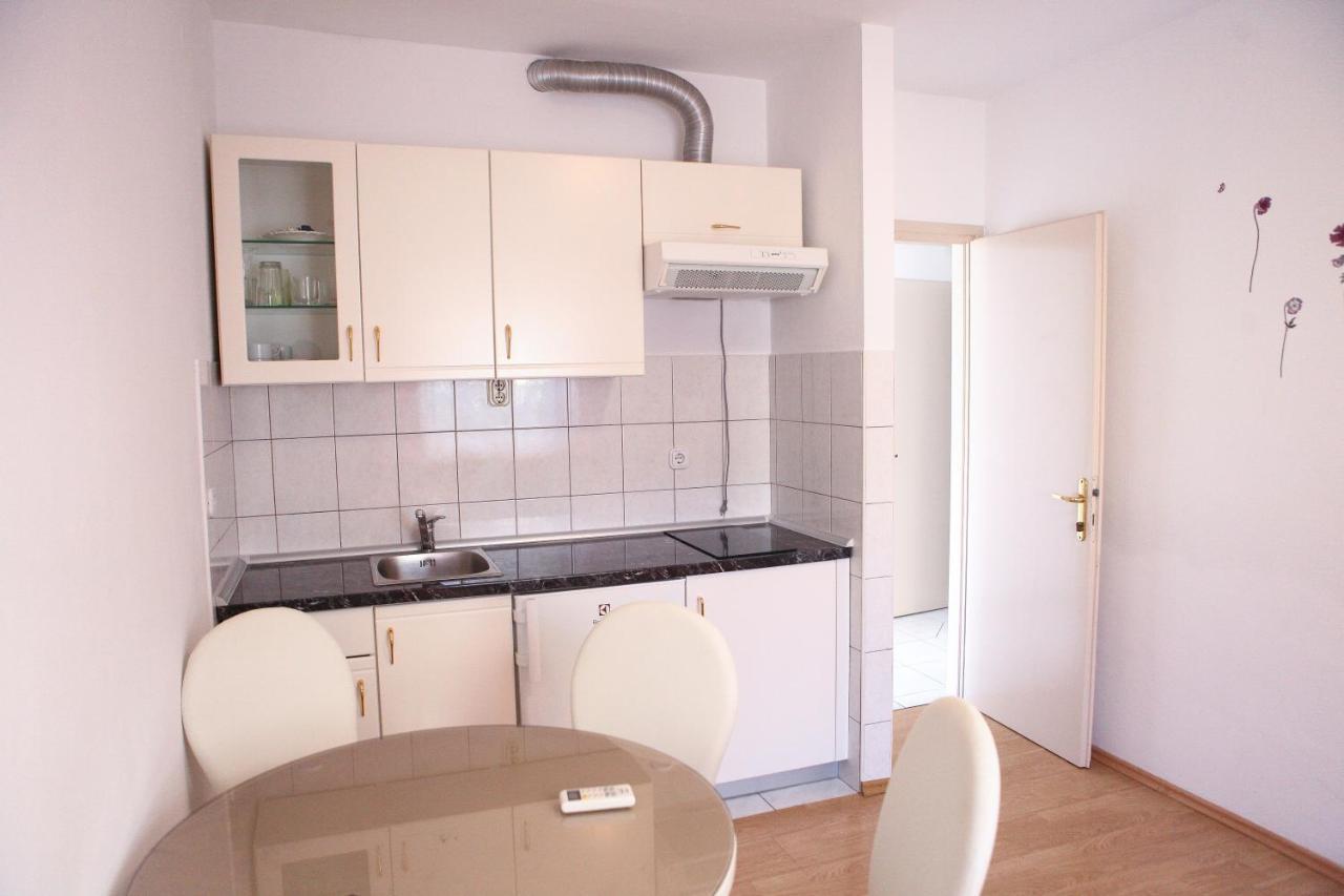 Apartmani Andrej Vodice Bagian luar foto