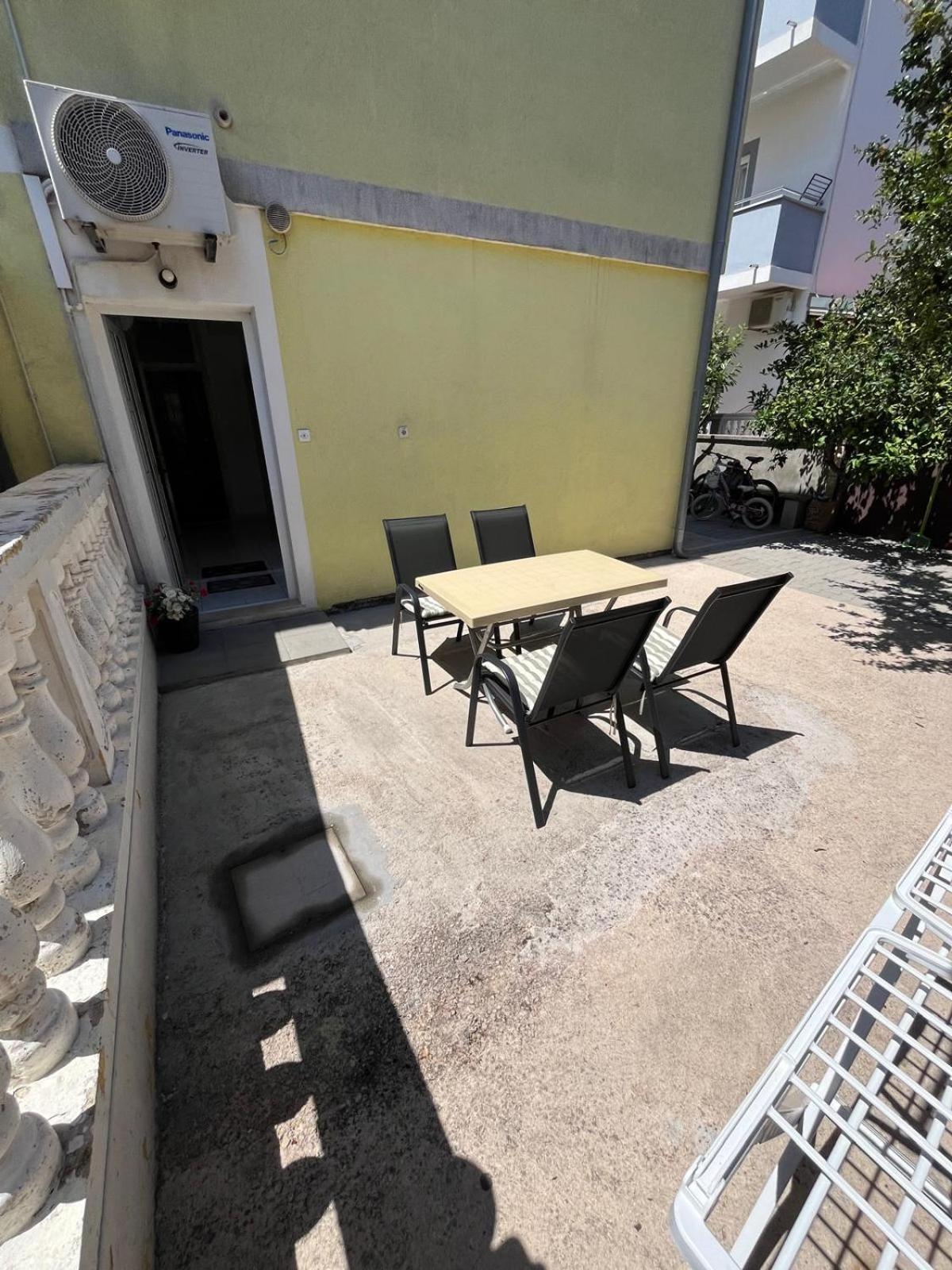 Apartmani Andrej Vodice Bagian luar foto